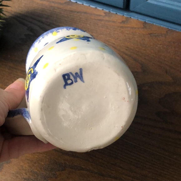 Signed studio pottery mug with stars - Picture 4 of 5